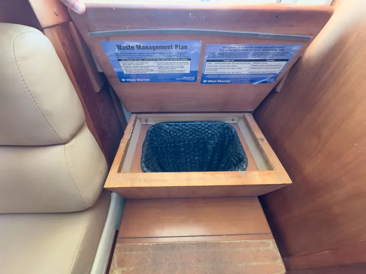 Bay Cruzin Yacht Photos Pics Waste management plan on a 2004 Mainship Pilot 34 boat.