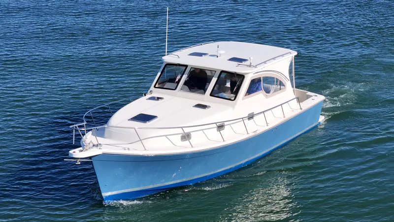 Bay Cruzin Yacht Photos Pics 2004 Mainship Pilot 34 boat on calm water.