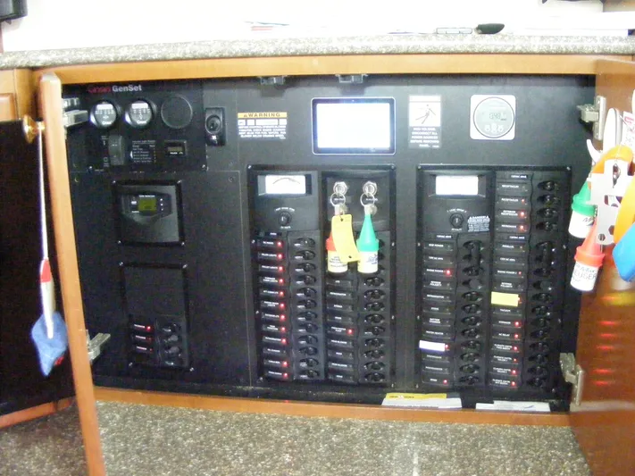 Charlie Girl Yacht Photos Pics 