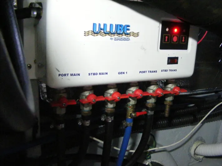 Charlie Girl Yacht Photos Pics 