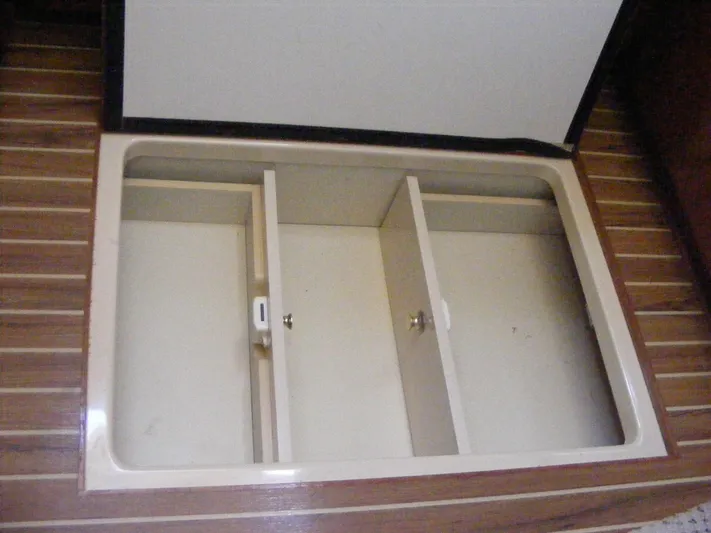 Charlie Girl Yacht Photos Pics 