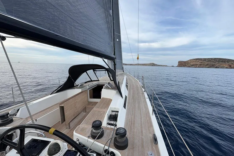 Daryacha&sup3; Yacht Photos Pics Sailing on a 2015 Solaris 50 yacht with scenic ocean and coastal views.