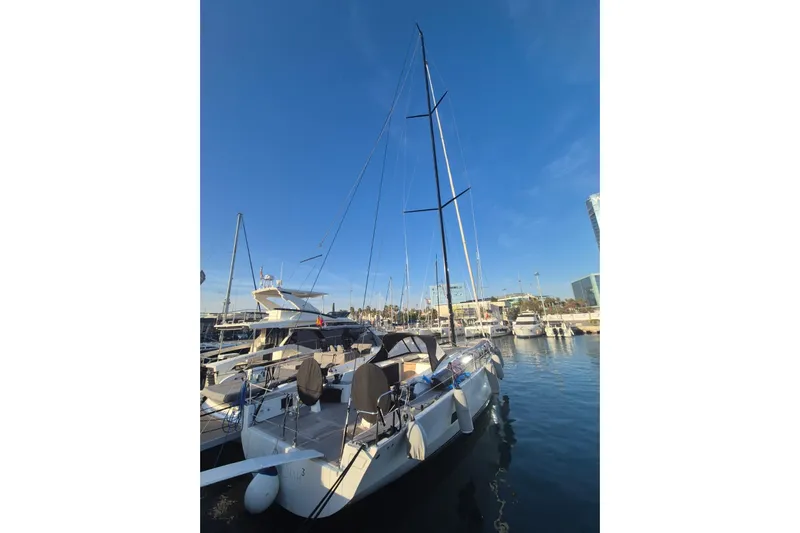 Daryacha&sup3; Yacht Photos Pics Sleek 2015 Solaris 50 yacht docked in a sunny marina.