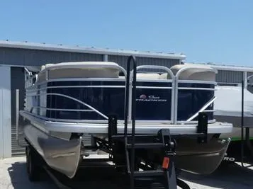 Sun Tracker Party Barge 20 DLX