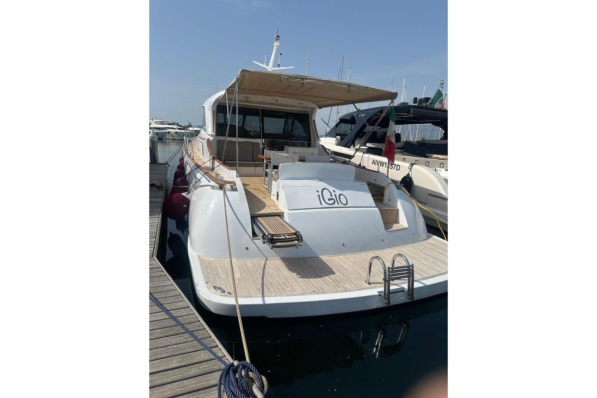 2005 Mochi Craft 51 