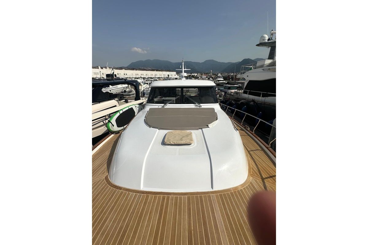 2005 Mochi Craft 51 
