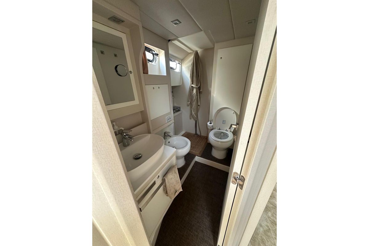 2005 Mochi Craft 51 