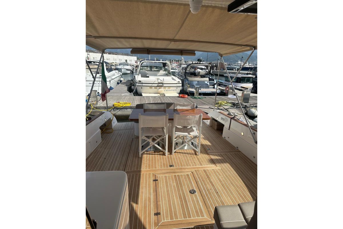 2005 Mochi Craft 51 