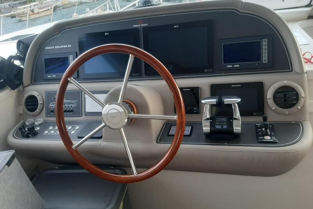 2005 Mochi Craft 51 