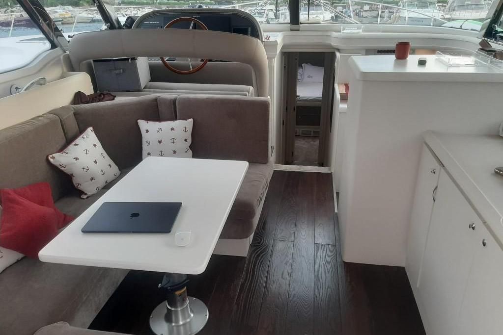 2005 Mochi Craft 51 