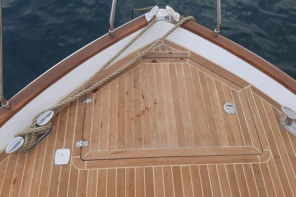 2005 Mochi Craft 51 