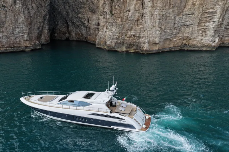 @last Yacht Photos Pics Luxury Leopard 24 yacht cruising near rocky cliffs, 2003 model.