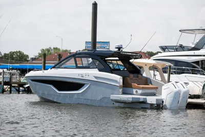 Cruisers Yachts 42 GLS South Beach Outboard