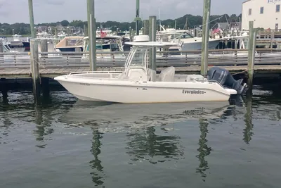 Everglades 235 Center Console