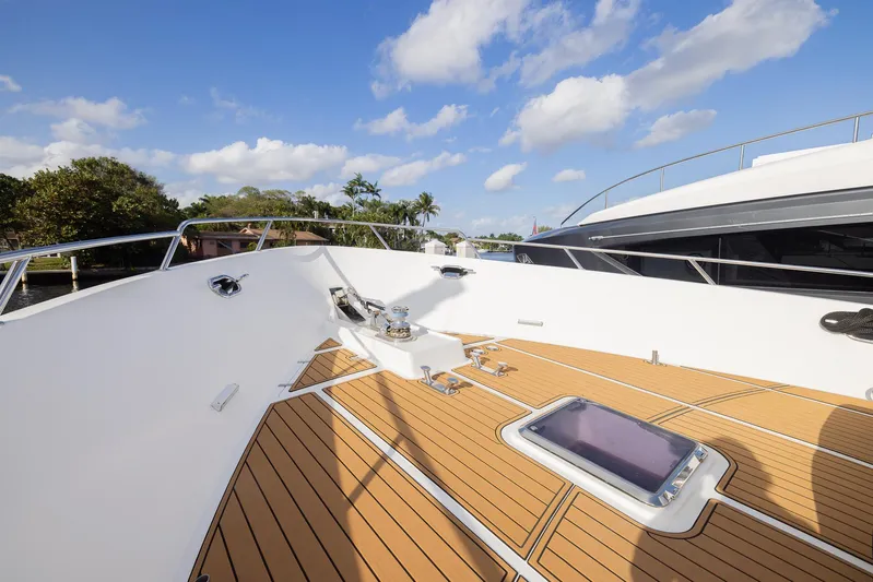 Colette Yacht Photos Pics Outer Reef Yachts 730 Motoryacht 2005, spacious deck with clear sky view.