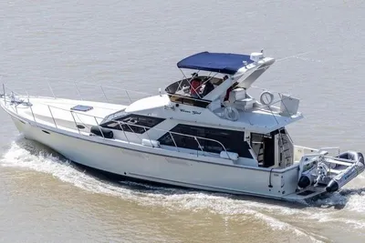 Tollycraft 44 Sedan
