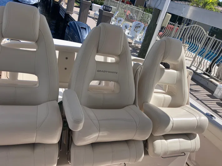  Yacht Photos Pics Three luxurious seats on a 2020 Grady-White Canyon 336 boat.