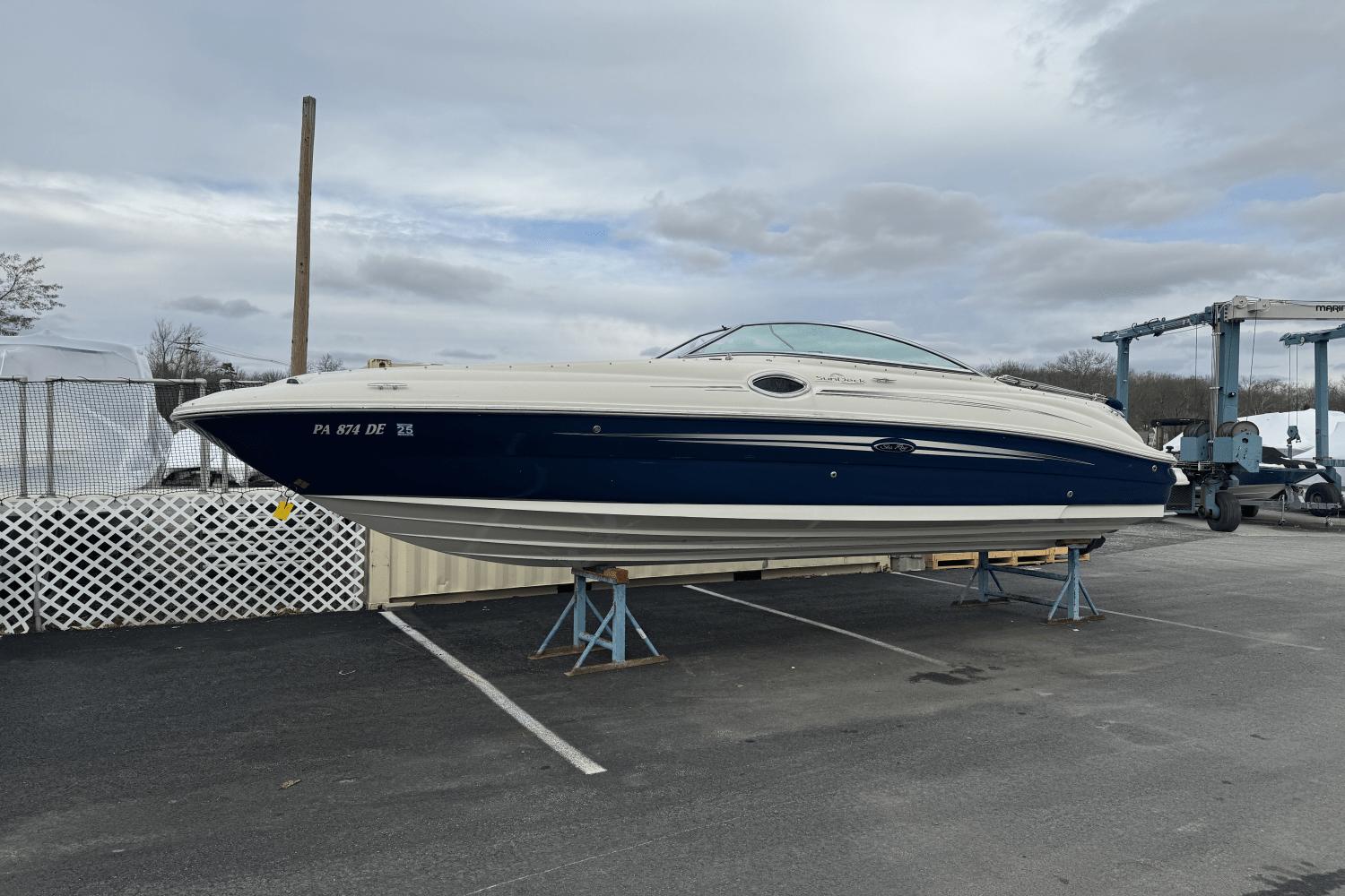 2009 Sea Ray 240 Sundancer Runabout for sale - YachtWorld