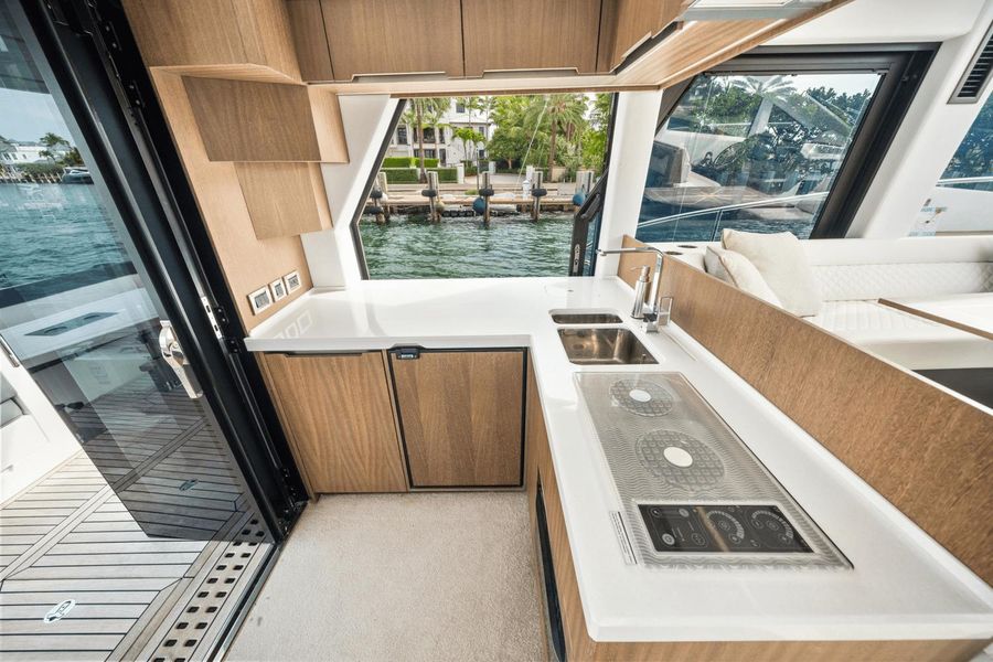 2019 Galeon 470 Sky