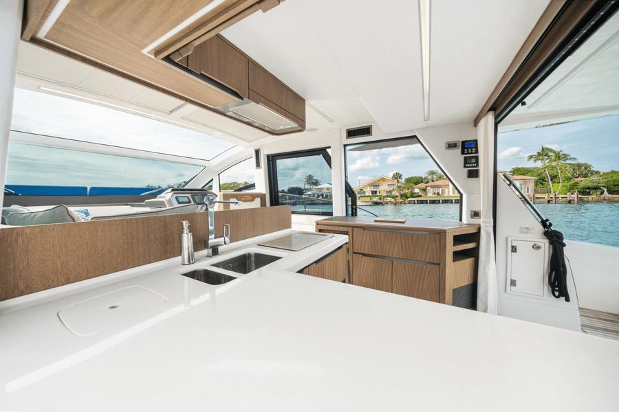 2019 Galeon 470 Sky
