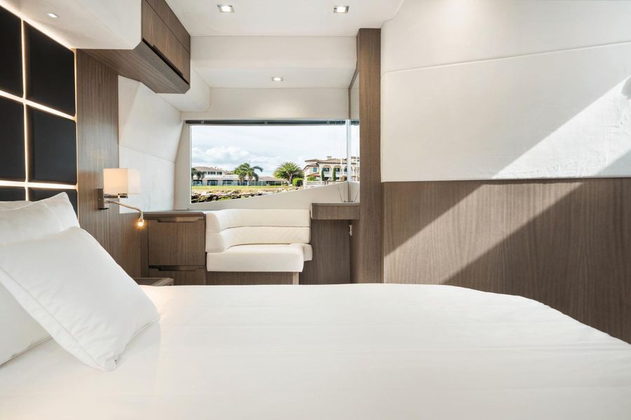 2019 Galeon 470 Sky