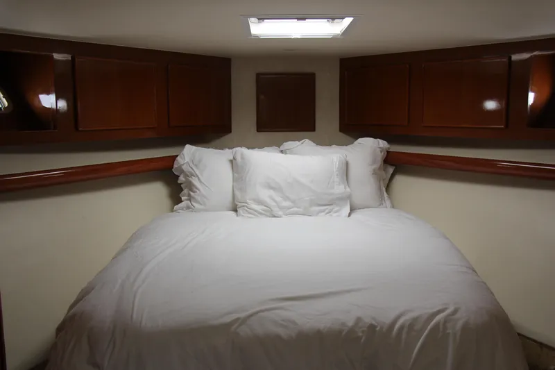 Galatea Yacht Photos Pics Cozy cabin bedroom with white bedding in a 2000 Post 50 model yacht.
