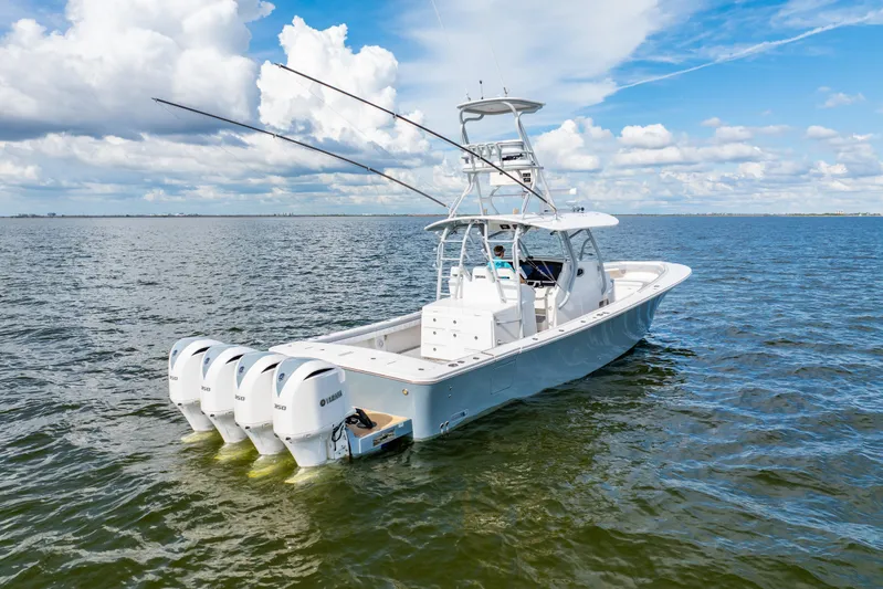  Yacht Photos Pics 2018 Regulator 41 boat with four Yamaha engines on open water.