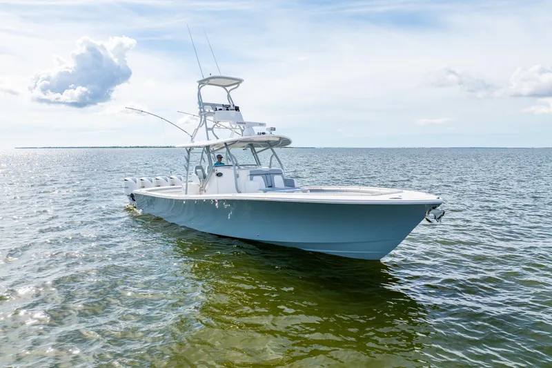 Yacht Photos Pics 2018 Regulator 41 boat on open water under a clear sky.