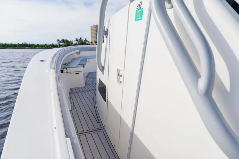  Yacht Photos Pics 2018 Regulator 41 boat deck with sleek design and ocean view.
