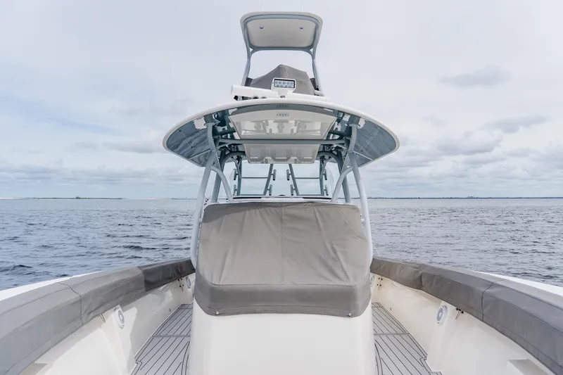  Yacht Photos Pics 2018 Regulator 41 boat on open water, featuring sleek design and spacious deck.