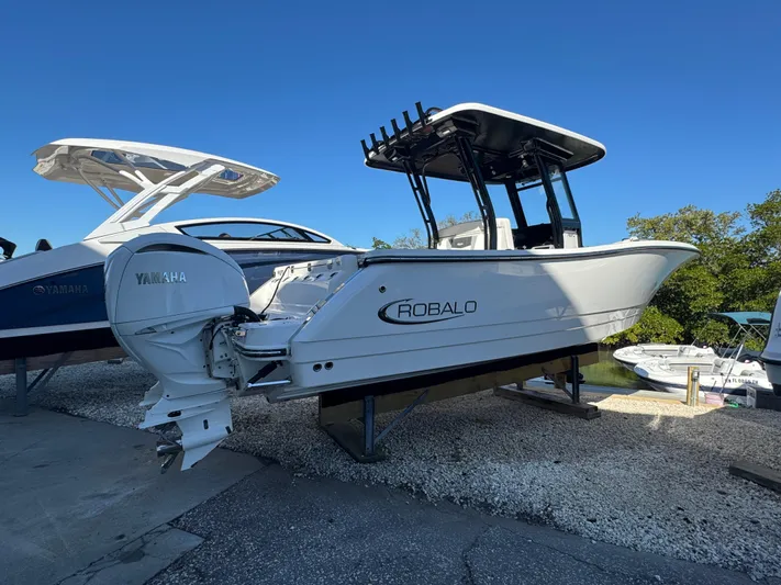  Yacht Photos Pics 2023 Robalo R270 Center Console boat with Yamaha engine, displayed outdoors.