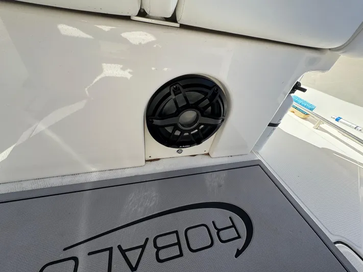  Yacht Photos Pics 2023 Robalo R270 Center Console boat speaker and deck mat detail.