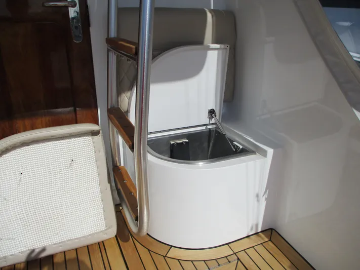 Barratuna Yacht Photos Pics Ice Storage from Ice maker