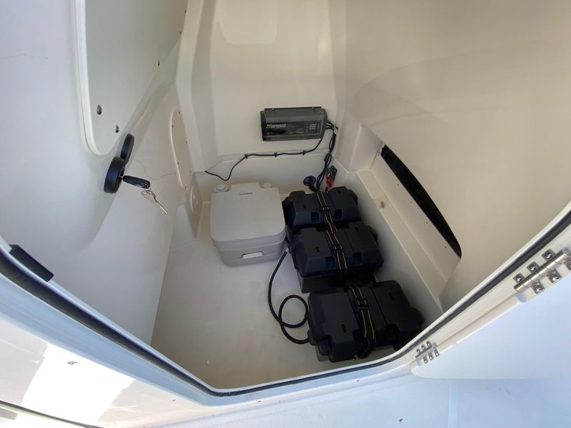 2023 Boston Whaler 250 Dauntless