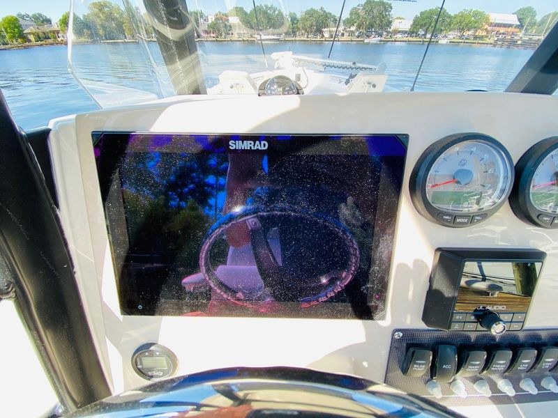 2023 Boston Whaler 250 Dauntless