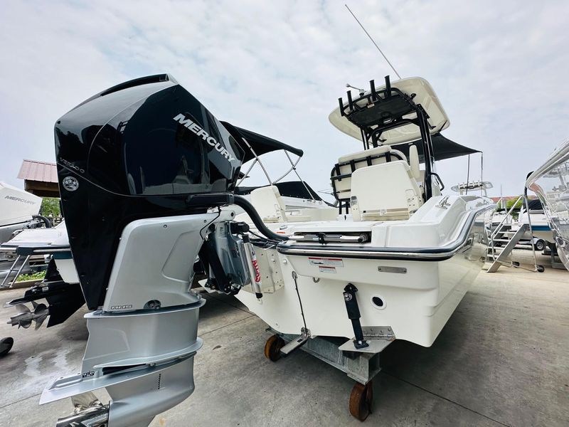 2023 Boston Whaler 250 Dauntless