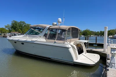 Tiara Yachts 3500 Express