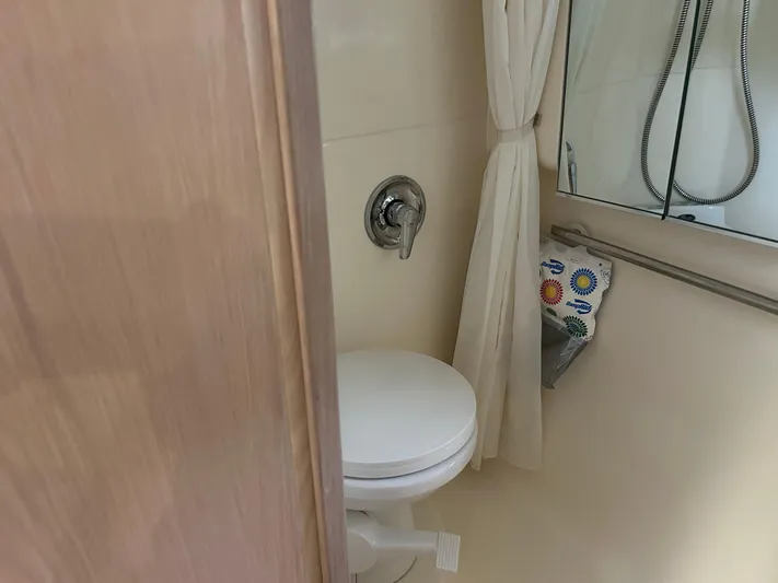 Matilda Bay Yacht Photos Pics 1997 Tiara Yachts 3500 Express bathroom with toilet and shower curtain.