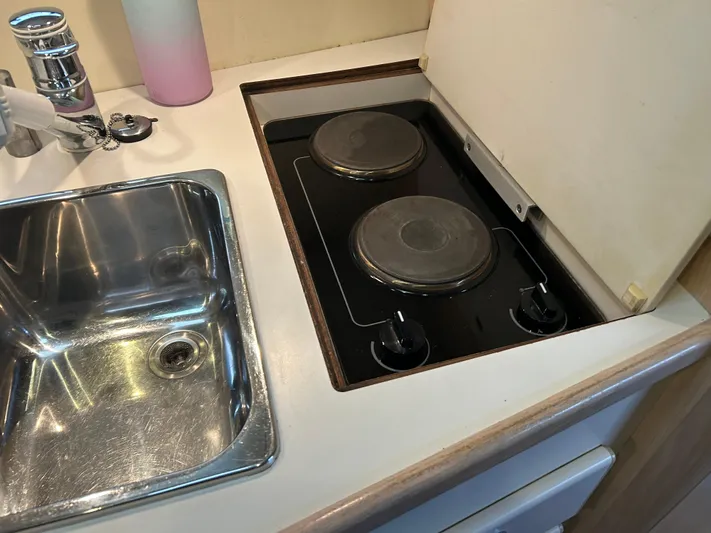 Matilda Bay Yacht Photos Pics 1997 Tiara Yachts 3500 Express kitchen with sink and two-burner stove.