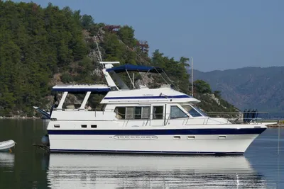 Trader 44 Sundeck