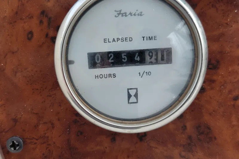 Escape II Sea Yacht Photos Pics Hour meter showing 254.9 hours on 2003 Silverton 453 Motor Yacht.