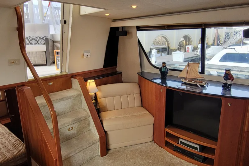 Escape II Sea Yacht Photos Pics Interior of 2003 Silverton 453 Motor Yacht with cozy seating and nautical decor.