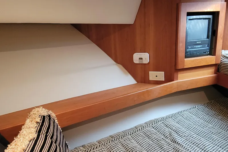 Escape II Sea Yacht Photos Pics Interior of 2003 Silverton 453 Motor Yacht with TV and cozy bedding.