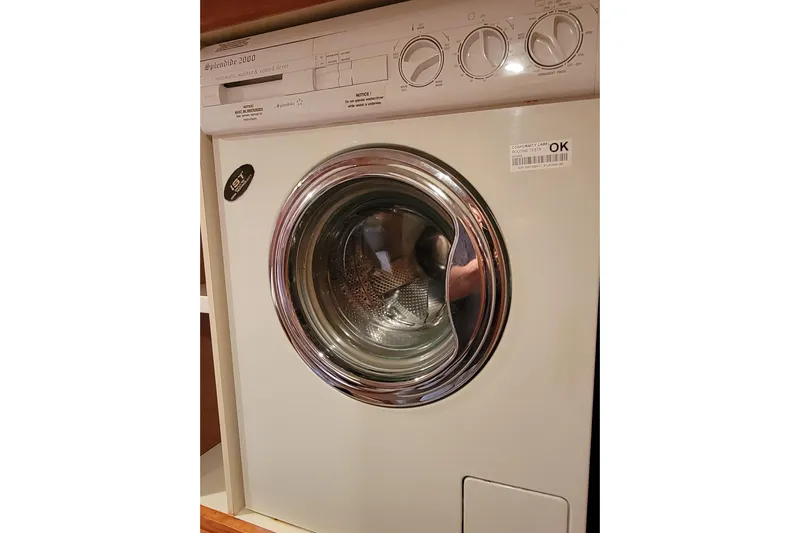 Escape II Sea Yacht Photos Pics Splendide 2000 washer-dryer unit inside 2003 Silverton 453 Motor Yacht.