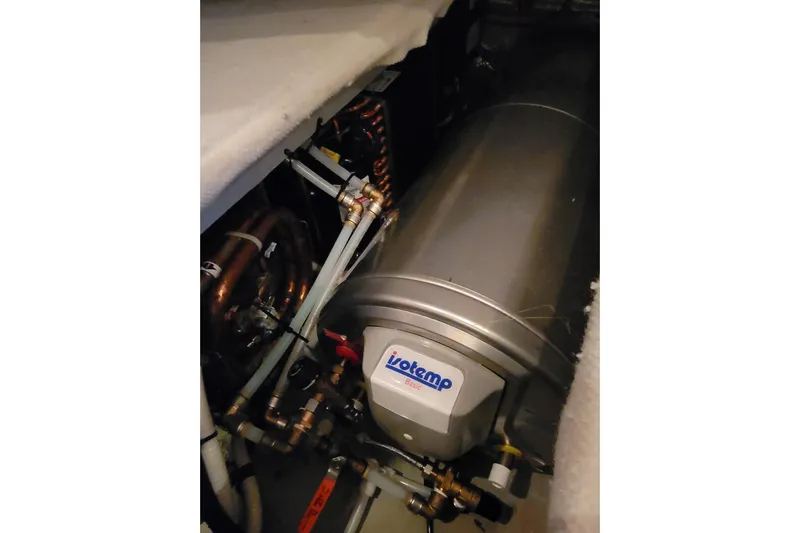 Escape II Sea Yacht Photos Pics Engine room of 2003 Silverton 453 Motor Yacht with Isotemp water heater.