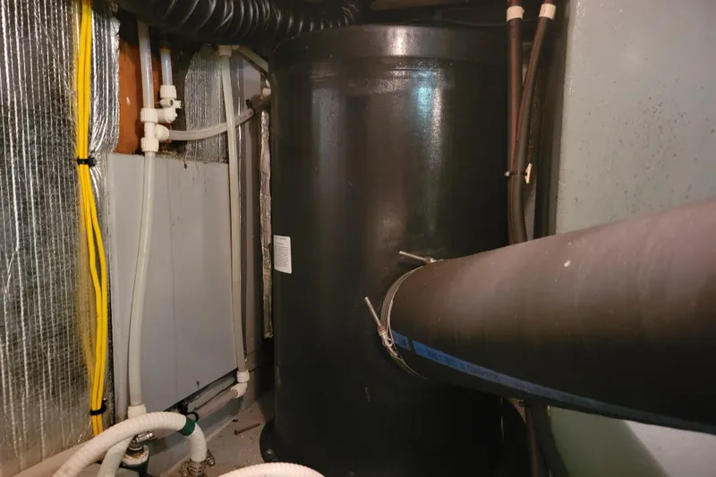 Escape II Sea Yacht Photos Pics Engine room of 2003 Silverton 453 Motor Yacht with pipes and insulation.