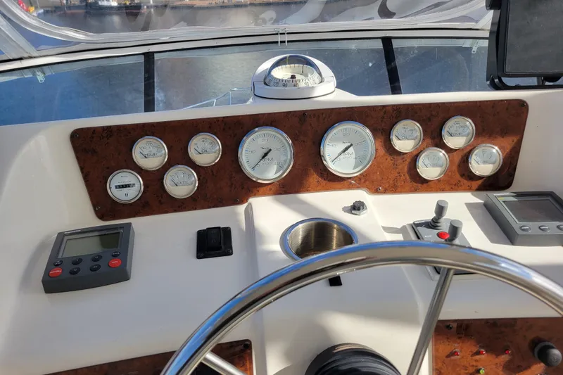 Escape II Sea Yacht Photos Pics 2003 Silverton 453 Motor Yacht helm with gauges and controls.