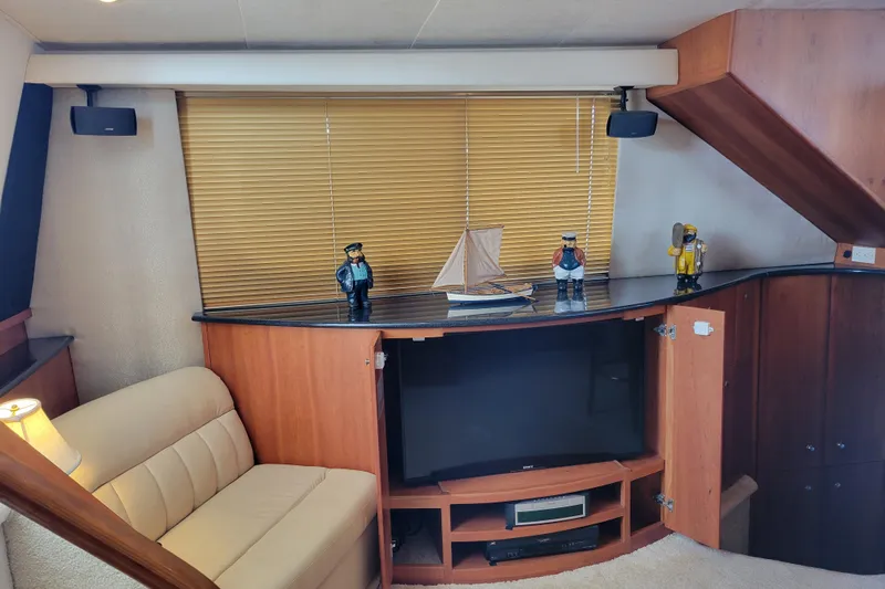 Escape II Sea Yacht Photos Pics Interior of 2003 Silverton 453 Motor Yacht with TV, model ship, and figurines.