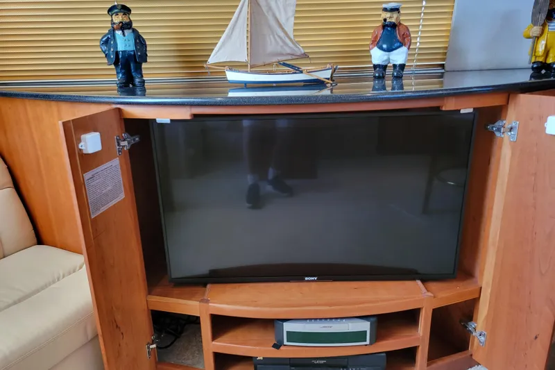 Escape II Sea Yacht Photos Pics 2003 Silverton 453 Motor Yacht interior with TV, nautical decor, and wooden cabinetry.