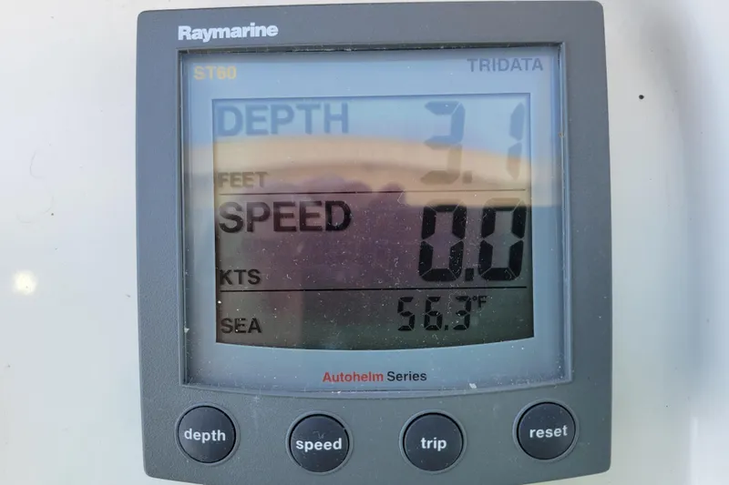 Escape II Sea Yacht Photos Pics Raymarine ST60 display on 2003 Silverton 453 Motor Yacht showing depth and speed.